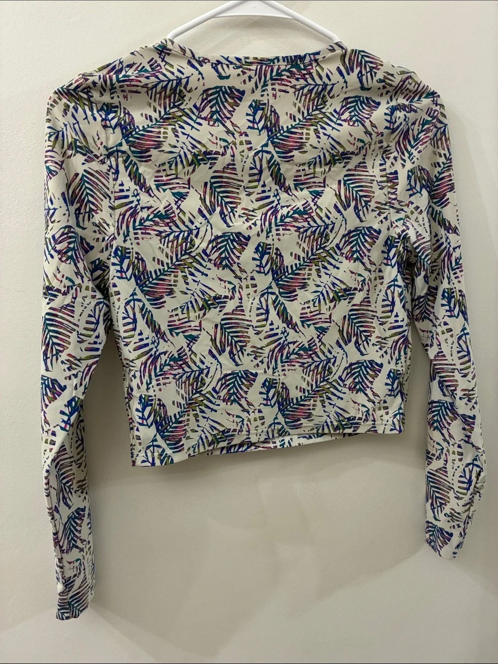 Coolibar Women’s Long Sleeve Crewneck rash guard — XS - tropical print